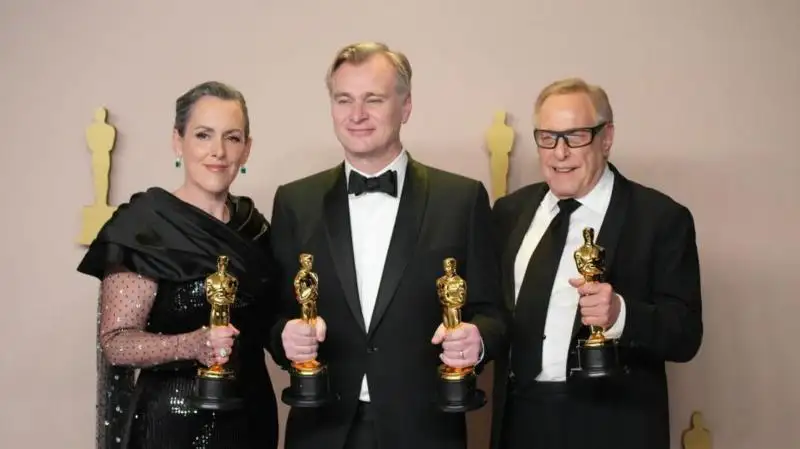 Oppenheimer, 2024 Oscar Gecesinde 7 Ödül Kazanarak Göz Kamaştırdı
