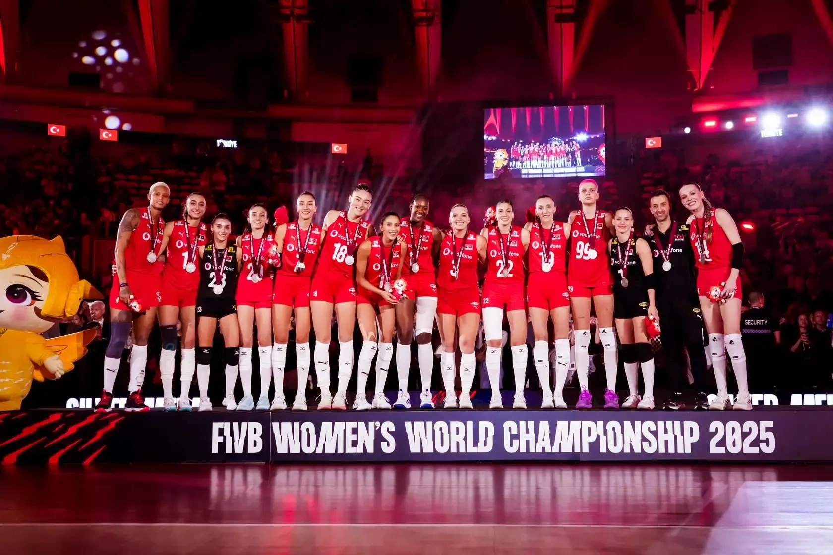 Filenin Sultanları: Türkiye Kadın Voleybol Milli Takımı’nın Başarıları ve Hikâyesi