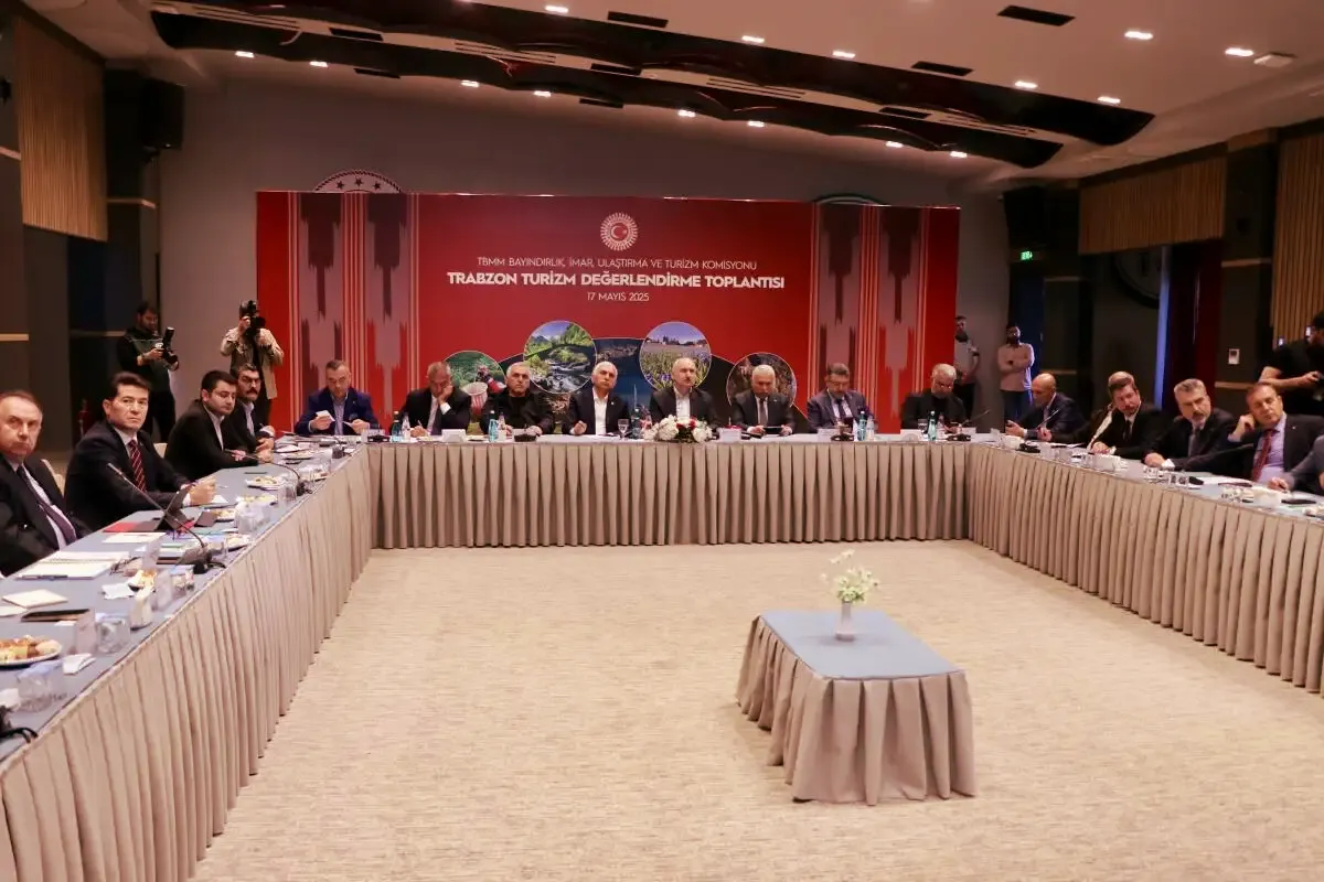 TBMM Bayındırlık, İmar, Ulaştırma ve Turizm Komisyonu Başkanı Karaismailoğlu, Trabzon'da konuştu: